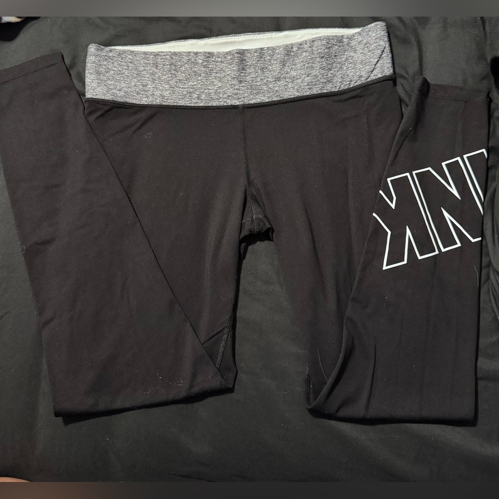 Victoria Secret PINK leggings size Medium. These are so pretty!